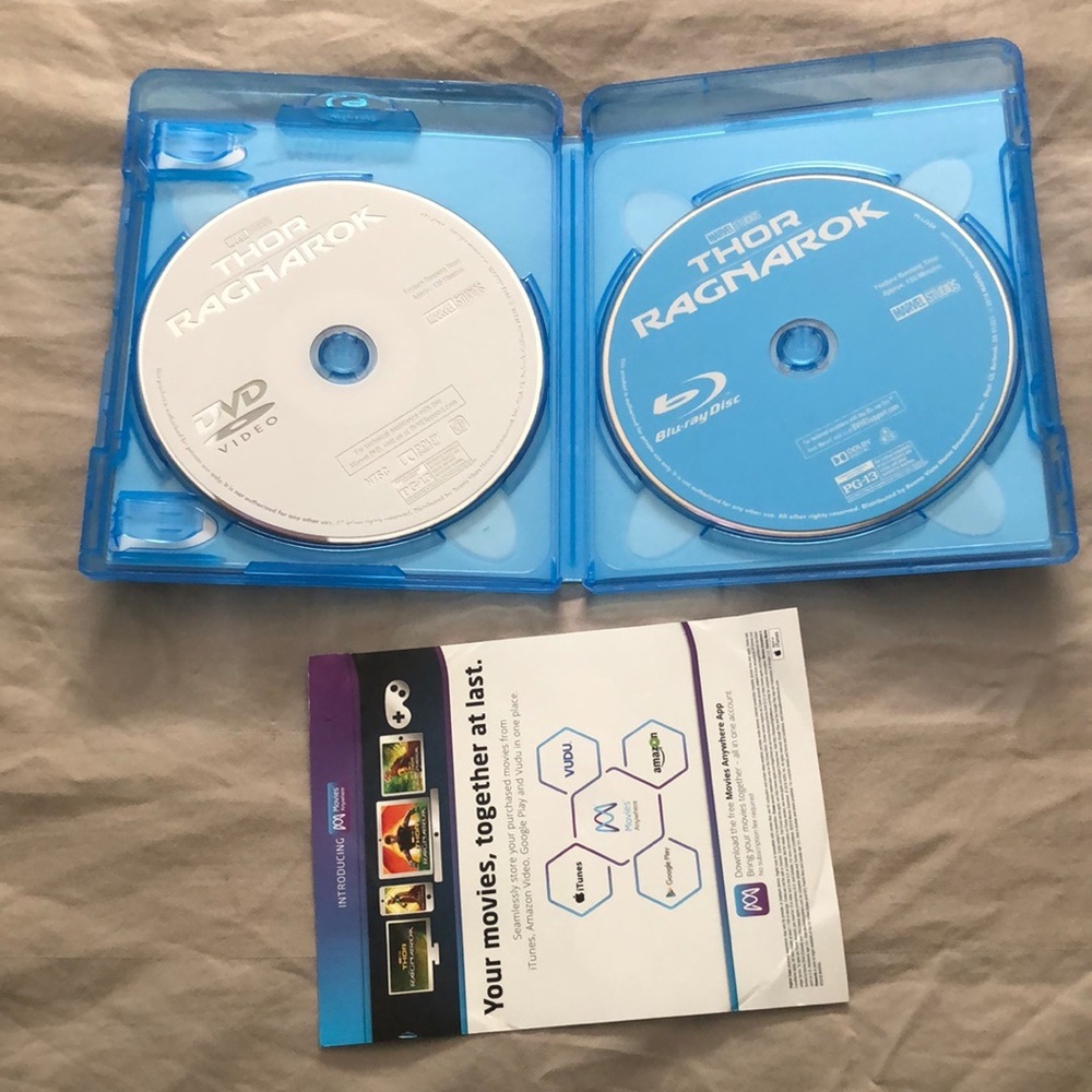 Thor Ragnarok Blu-Ray DVD - Picture 2 of 3
